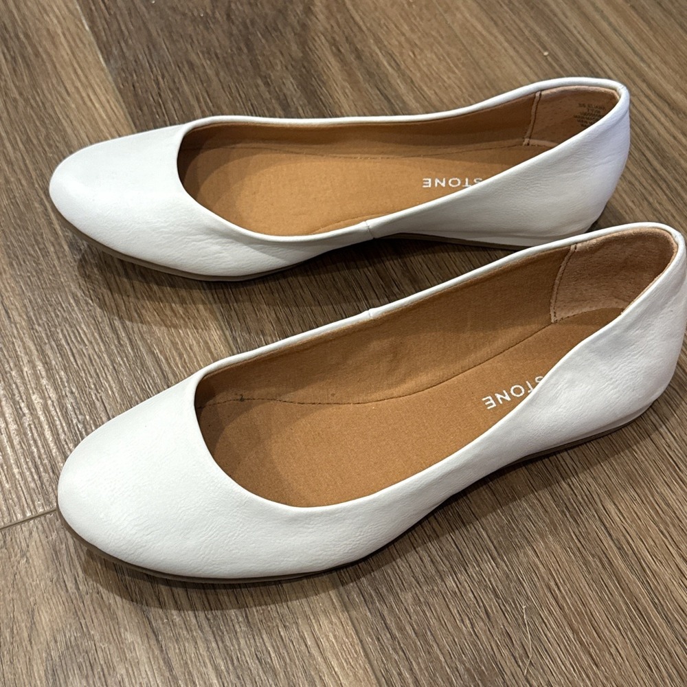 Sun + Stone Women's Ivory Eliana Faux Leather Slip on Ballet Flats Cute